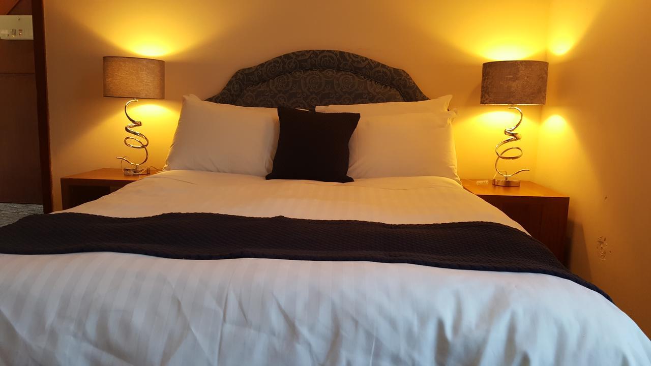Airport Guest House Слау Экстерьер фото