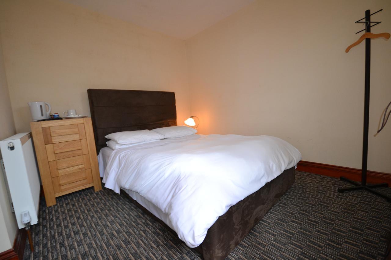 Airport Guest House Слау Экстерьер фото