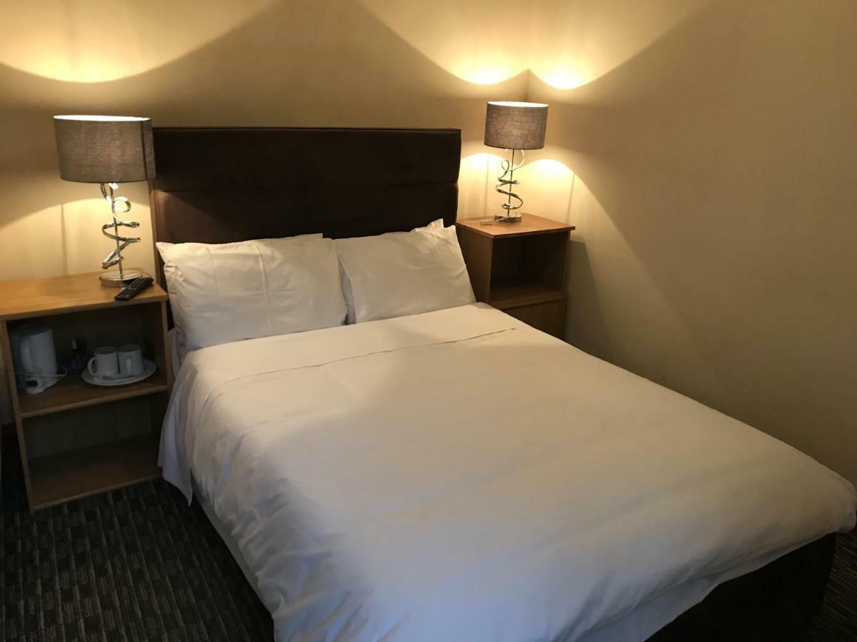 Airport Guest House Слау Экстерьер фото
