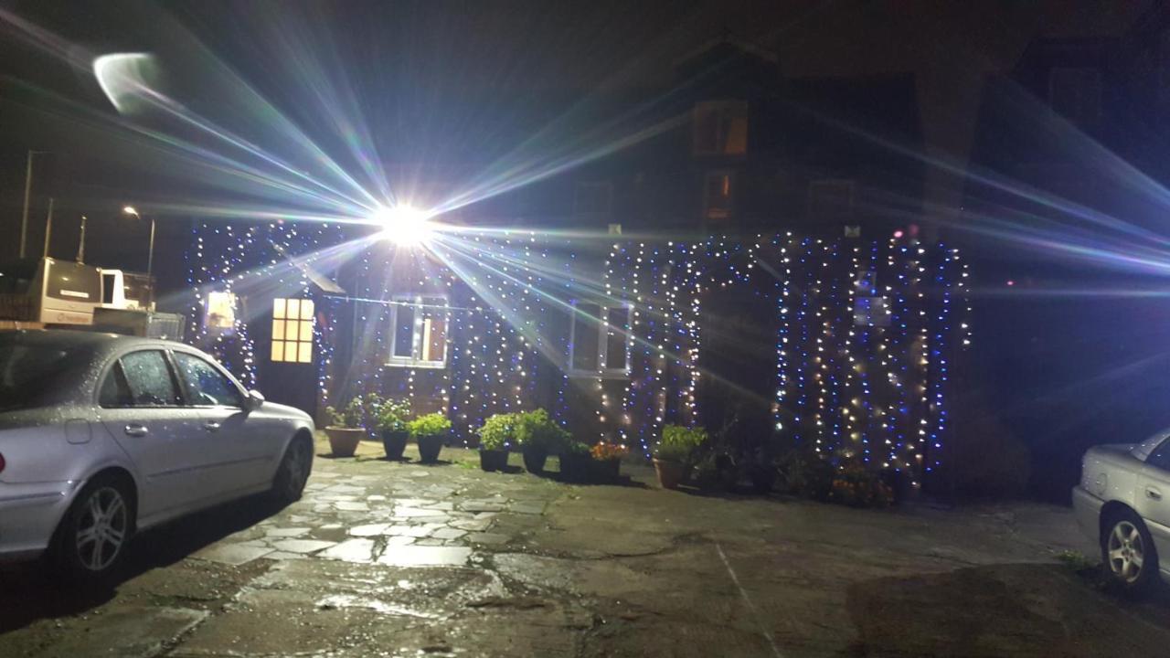 Airport Guest House Слау Экстерьер фото